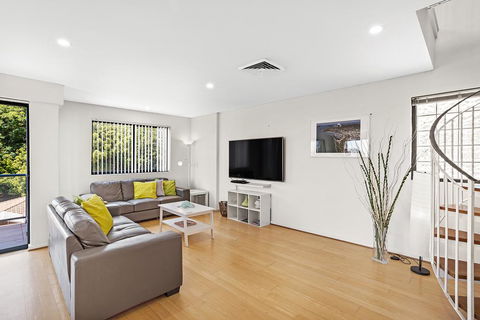 Yacaaba Terrace, Unit 9, 3 Yacaaba Street - Tourism Townsville 2