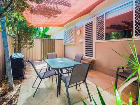 Yamba Daze - Sunset - Pet Friendly - Tourism Townsville 0