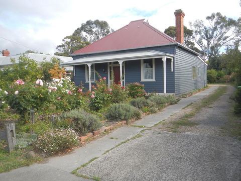 Yarram Cottage: Art And Accommodation - Tourism Townsville 1