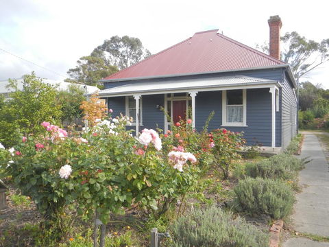 Yarram Cottage: Art And Accommodation - Tourism Townsville 0