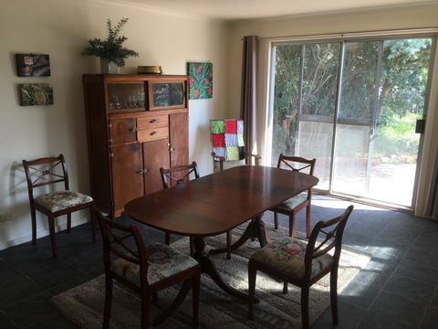 Yarram Cottage: Art And Accommodation - Tourism Townsville 3