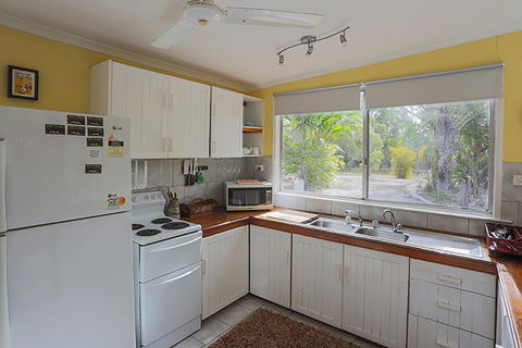 Yellow Cottage - Bush And Beach - Tourism Townsville 3