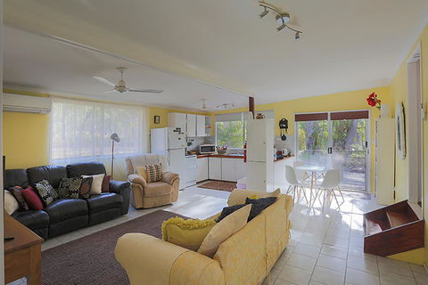 Yellow Cottage - Bush And Beach - Tourism Townsville 1