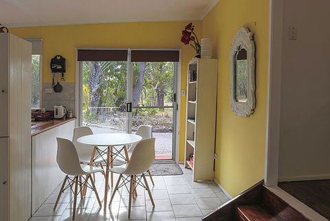 Yellow Cottage - Bush And Beach - Tourism Townsville 2
