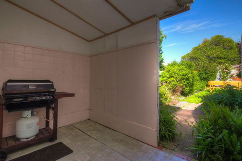 Young's Cottage - Circa: 1861 - Tourism Townsville 1