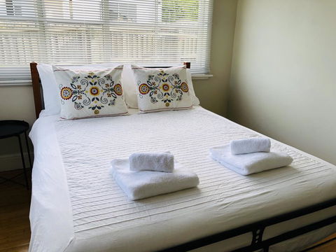 Your Home In Sandy Bay - Tourism Townsville 0