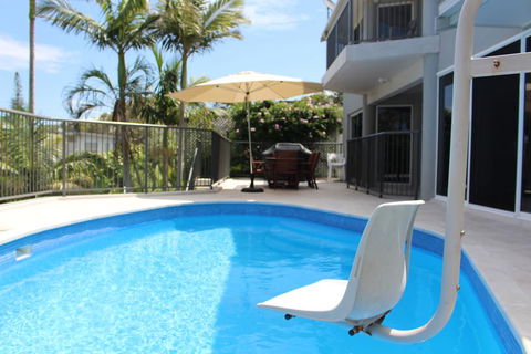 Zaffiro Beach House - Tourism Townsville 1
