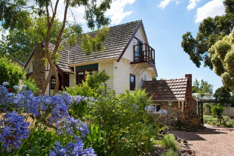 Zelman Cottage - Tourism Townsville 1