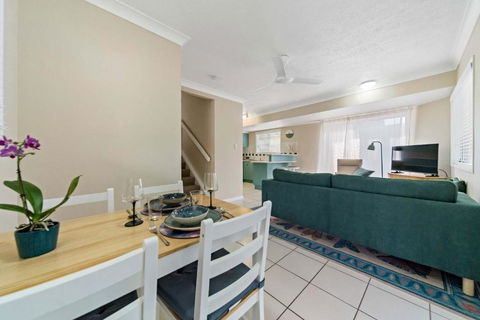 2 Bedroom Townhouse On Cook - Tourism Townsville 4
