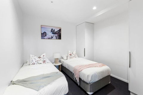 A 2BR Apt Near Shrine Of Remembrance FREE Parking - Tourism Townsville 3