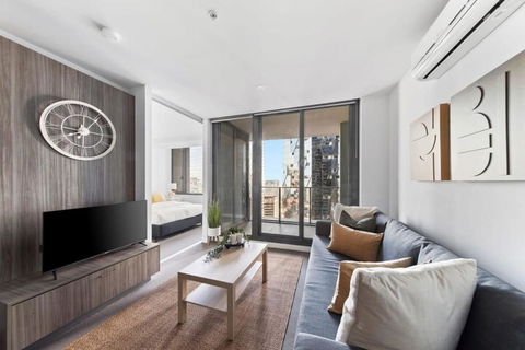A 2BR Apt With City Views Next To Southern Cross - Tourism Townsville 1
