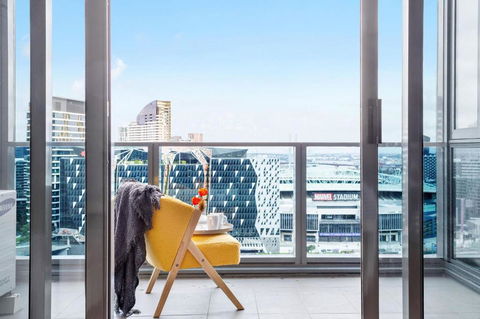 A 2BR Apt With Harbour Views And FREE Parking - Tourism Townsville 0