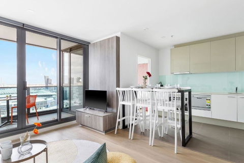 A 2BR Apt With Harbour Views And FREE Parking - Tourism Townsville 3