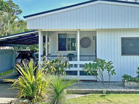A AMITY BEACH BABY - Tourism Townsville 0