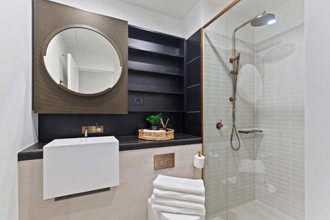 A Chic 2BR Apt Right Next To Melbourne Central - Tourism Townsville 3