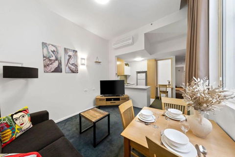 A Chic Apartment On Bourke St Near Chinatown - Tourism Townsville 2