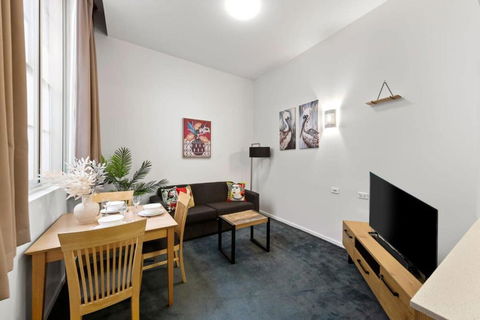 A Chic Apartment On Bourke St Near Chinatown - Tourism Townsville 3