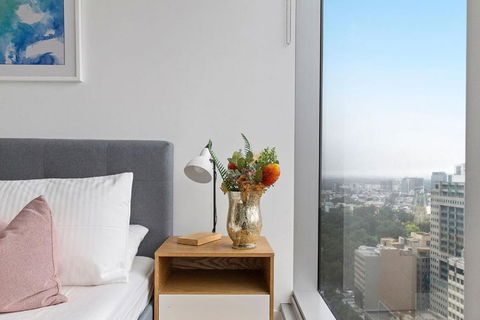 A Chic & Lovely 2BR Apt CBD With City Views - Tourism Townsville 1