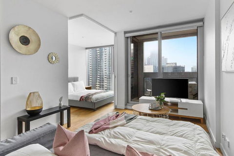 A Chic & Lovely 2BR Apt CBD With City Views - Tourism Townsville 3
