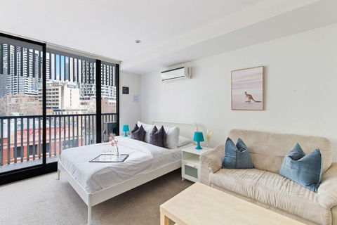 A Chic Studio Only A 4-min Walk To Victoria Market - Tourism Townsville 3
