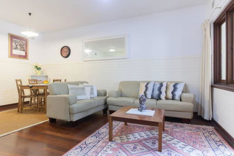 B2 Crawley Apartment 1 BRM & Sleepout Near UWA - Tourism Townsville 0