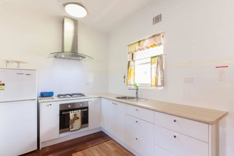 B8 Crawley Apartment 1 BRM & Sleepout Near UWA - Tourism Townsville 2