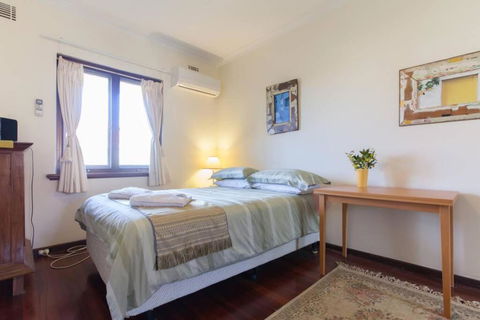B8 Crawley Apartment 1 BRM & Sleepout Near UWA - Tourism Townsville 3