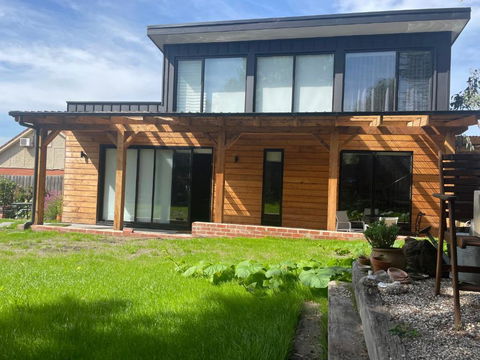 BALMORAL VILLA - Tourism Townsville 1