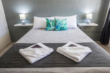 Banjo Paterson Motor Inn with Tourism Townsville