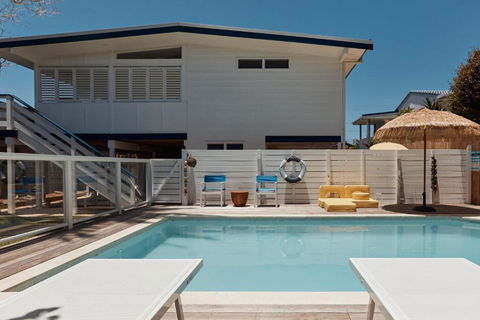 BAY PROPERTIES . The Sailors Bungalow - Tourism Townsville 2