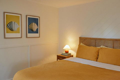 BAY PROPERTIES . The Sailors Bungalow - Tourism Townsville 3
