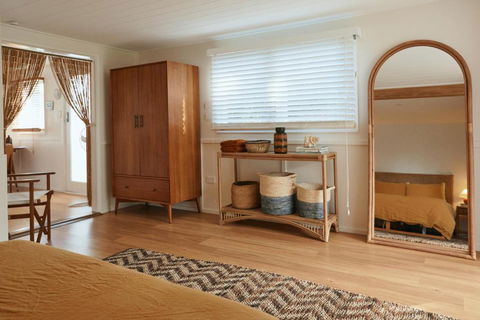 BAY PROPERTIES . The Sailors Bungalow - Tourism Townsville 4