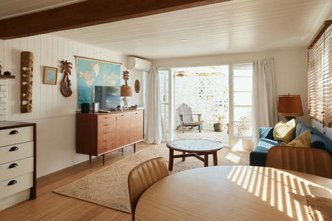 BAY PROPERTIES . The Sailors Bungalow - Tourism Townsville 0
