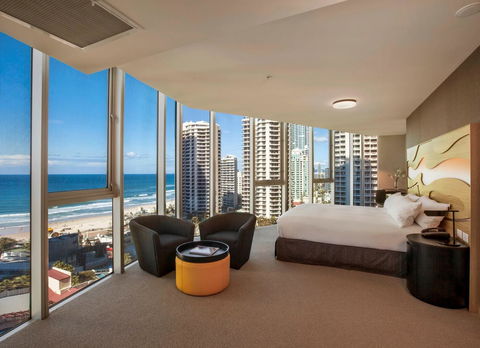 Hilton Surfers Paradise Hotel & Residences - Tourism Townsville 9