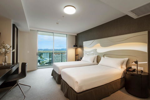 Hilton Surfers Paradise Hotel & Residences - Tourism Townsville 12