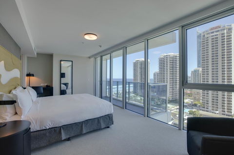 Hilton Surfers Paradise Hotel & Residences - Tourism Townsville 2