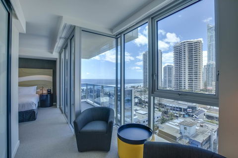 Hilton Surfers Paradise Hotel & Residences - Tourism Townsville 1