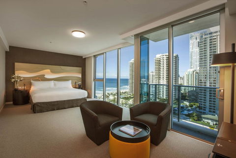 Hilton Surfers Paradise Hotel & Residences - Tourism Townsville 6