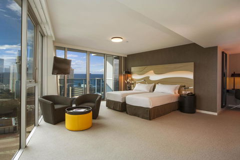 Hilton Surfers Paradise Hotel & Residences - Tourism Townsville 8