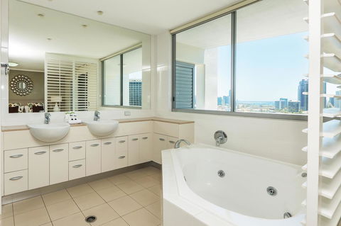 Trilogy Surfers Paradise - Tourism Townsville 25