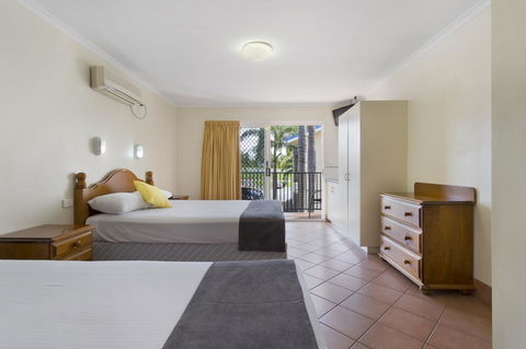 Glenmore Tavern - Tourism Townsville 1