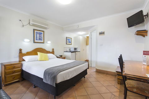 Glenmore Tavern - Tourism Townsville 0