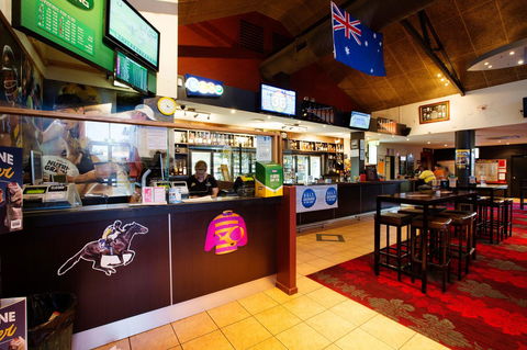 Glenmore Tavern - Tourism Townsville 21