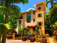 Martinique On Macrossan