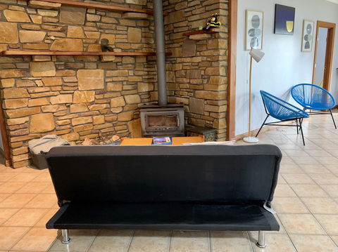 Beeâ€™s Place - 3 Bedroom Home On 10 Acres Of Land With Distant Ocean Views - Tourism Townsville 3