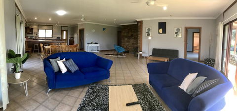 Beeâ€™s Place - 3 Bedroom Home On 10 Acres Of Land With Distant Ocean Views - Tourism Townsville 12