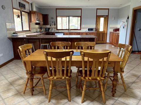Beeâ€™s Place - 3 Bedroom Home On 10 Acres Of Land With Distant Ocean Views - Tourism Townsville 1