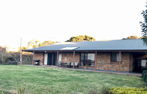 Beeâ€™s Place - 3 Bedroom Home On 10 Acres Of Land With Distant Ocean Views - Tourism Townsville 10