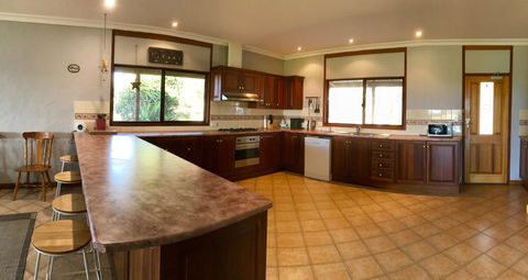 Beeâ€™s Place - 3 Bedroom Home On 10 Acres Of Land With Distant Ocean Views - Tourism Townsville 16