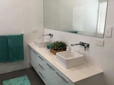 Modern Beach Villa - Tourism Townsville 6